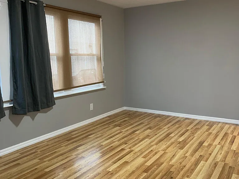 1096 Montgomery Ave — Photo 8