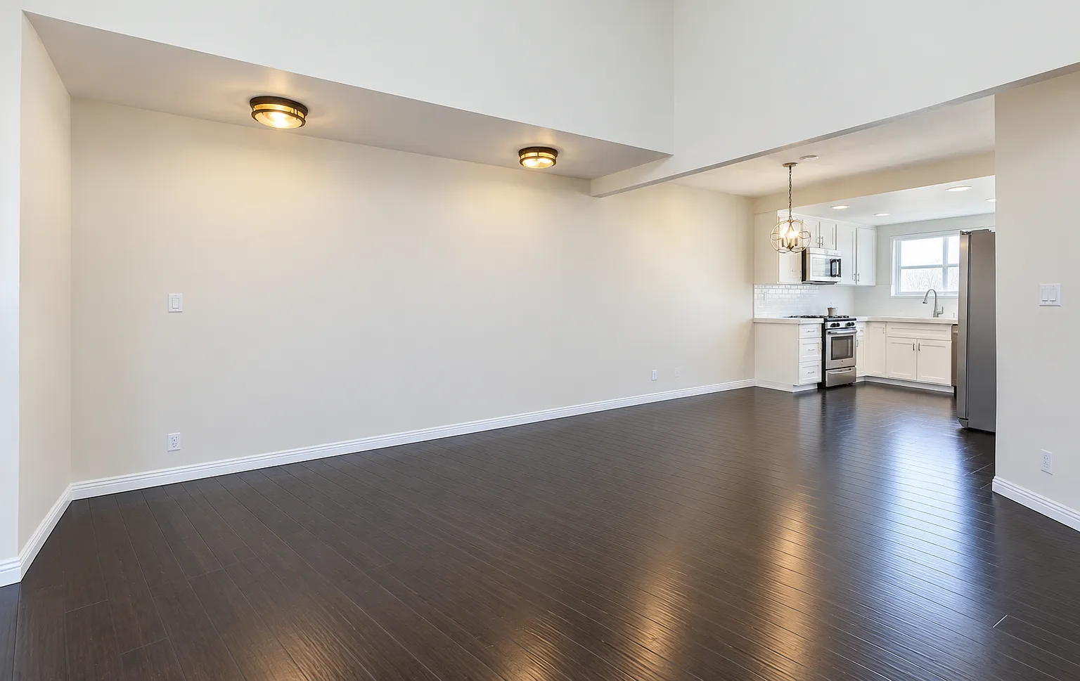 2 bed, 1.5 bath, 1078 sqft, $3,750 — Photo 1