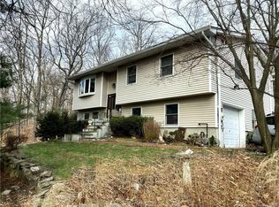 96 Cricketown Rd, Stony Pt, NY 10980