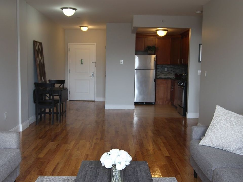 1st image of 2012 31st St APT 3H