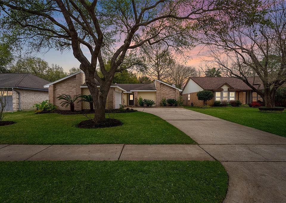1st image of 406 Pine Mills Dr