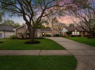 406 Pine Mills Dr, League City, TX 77573
