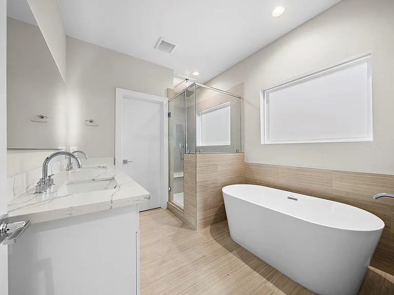 28 Bucan St #F — Photo 18
