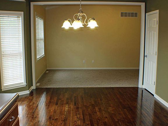 3rd image of 3931 Buckingham Park