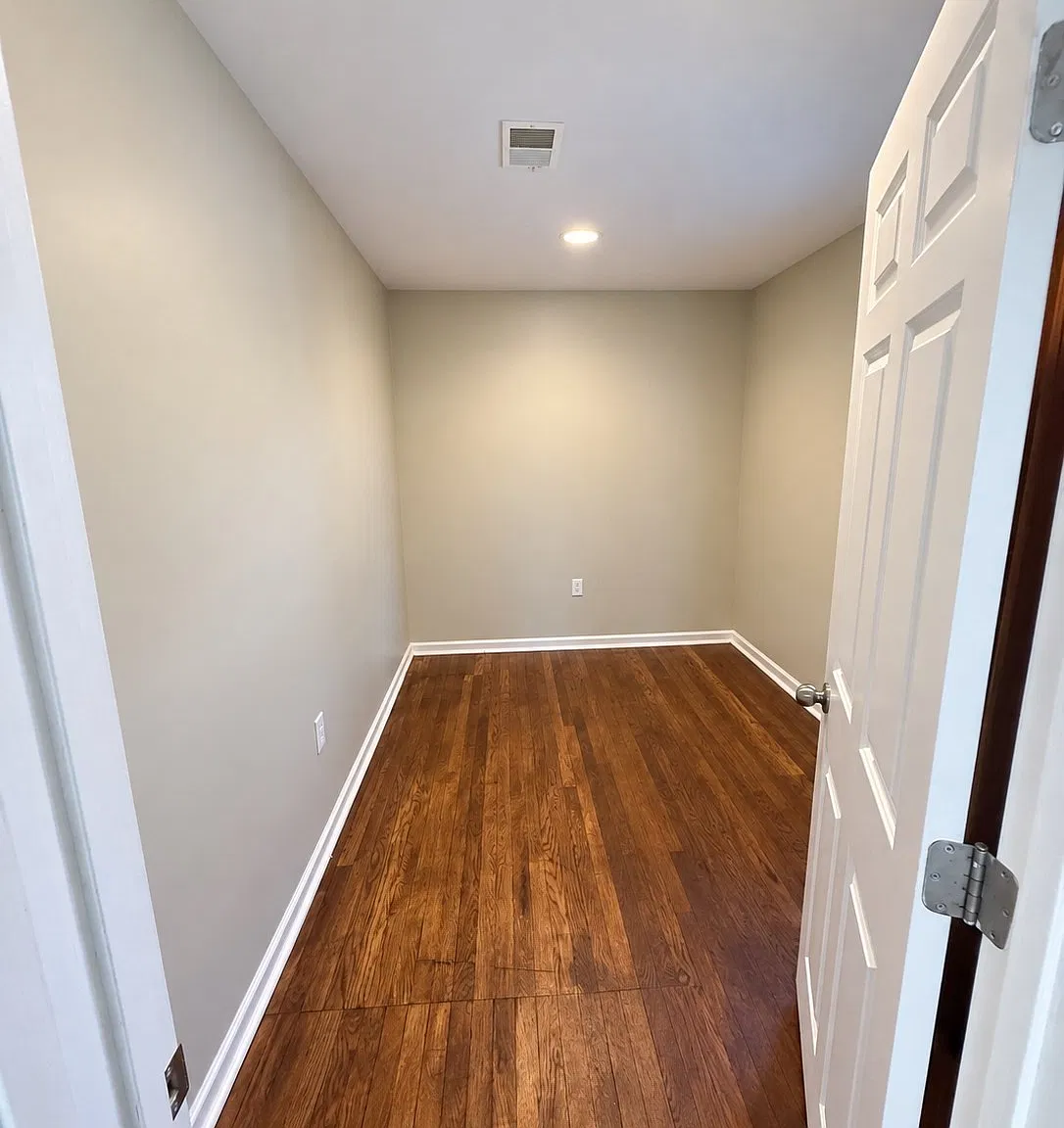 3 bed, 1.0 bath, 1300 sqft, $3,500 — Photo 3