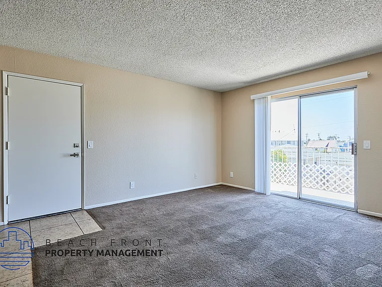 1636 E 6th St — Photo 8