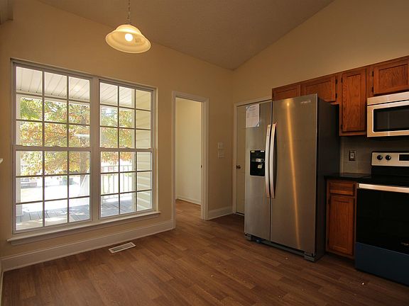 4th image of 1130 Cambridge Oaks Dr