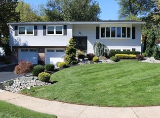34 Wilk Rd, Edison, NJ 08837