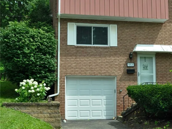 953 Academy Heights Dr, Greensburg, PA 15601