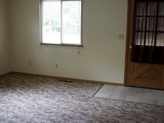 5th image of 2482 Maplehurst Dr