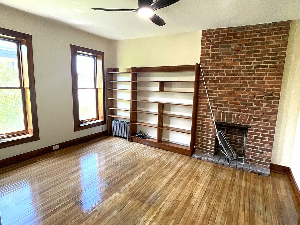 1st image of 297 De Graw St #3