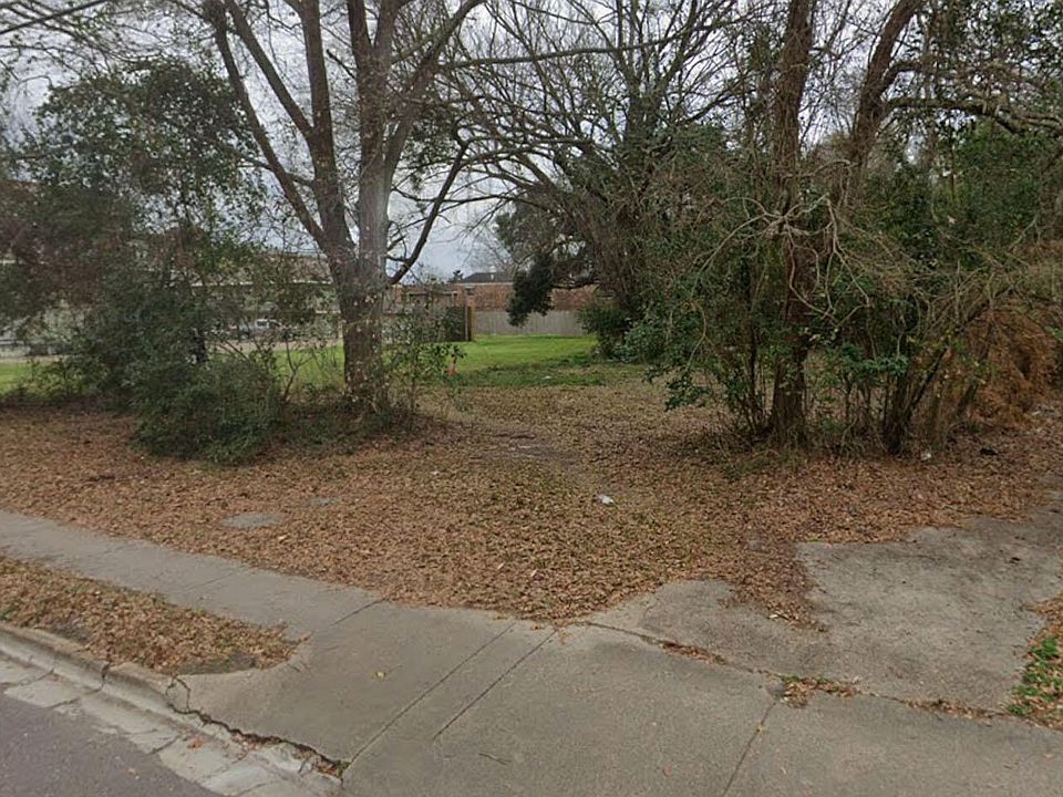 1st image of 906 N Main St