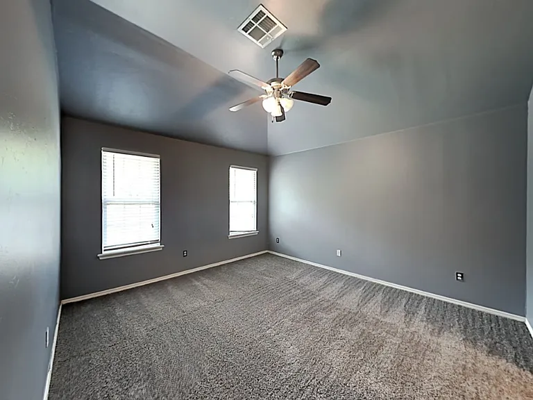 1213 Norway Ave — Photo 6