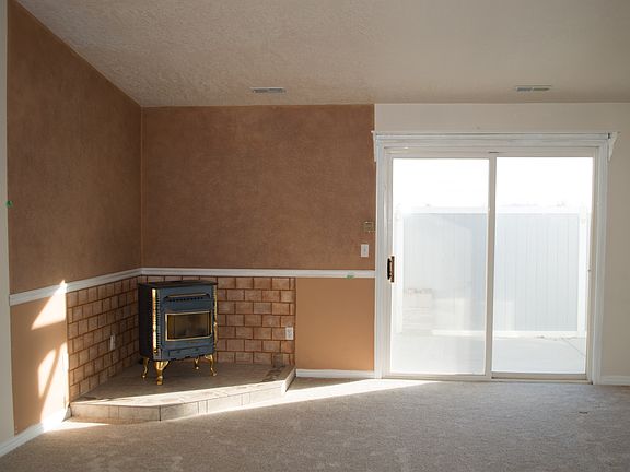 3rd image of 2079 Bluegrass Cir