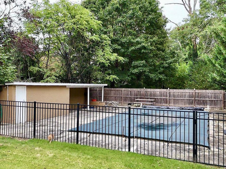 1st image of 1208 E Crescent Dr