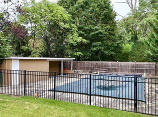 1208 E Crescent Dr, Vineland, NJ 08360