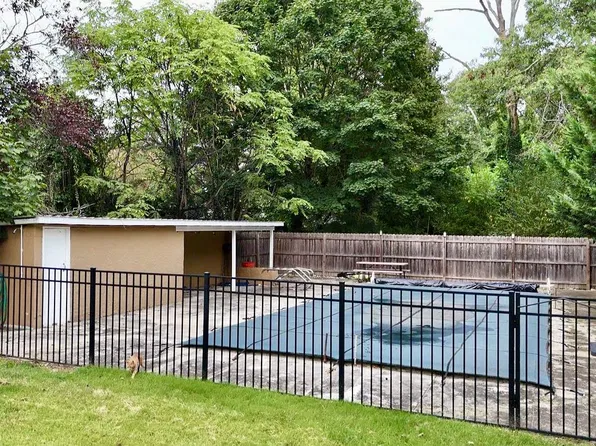 1208 E Crescent Dr, Vineland, NJ 08360