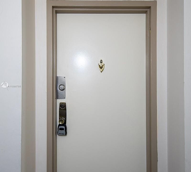 1st image of 900 NE 195th St APT 404