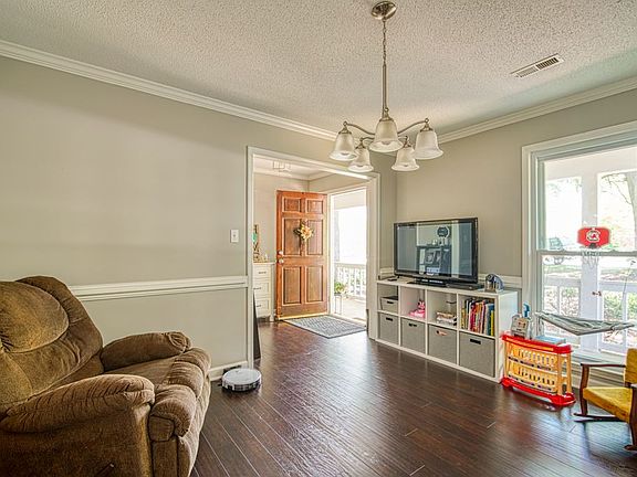 4th image of 429 Royal Oak Dr