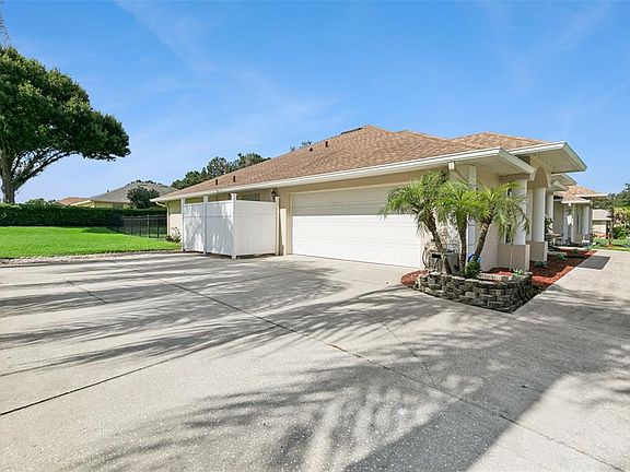 3rd image of 10520 JARDIM DE LARGO STREET