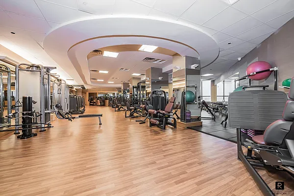 Rented by R New York | media 37