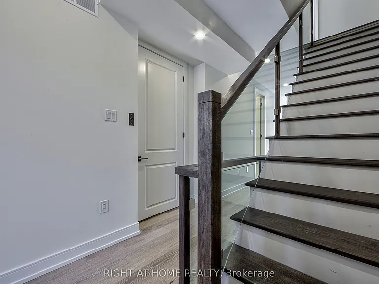198 McRoberts Ave — Photo 10