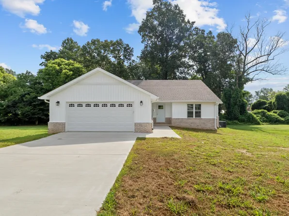 55 Hillcrest Dr, Bruceton, TN 38317