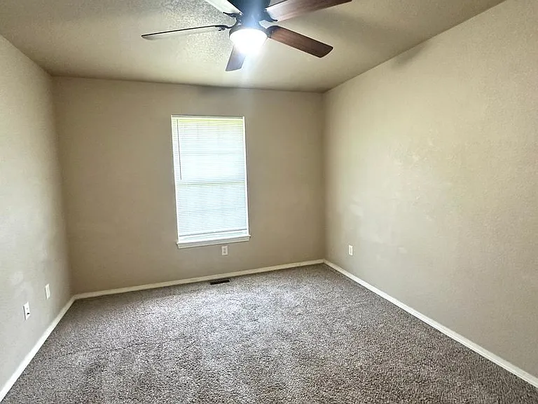 1024 E Caravan St — Photo 21