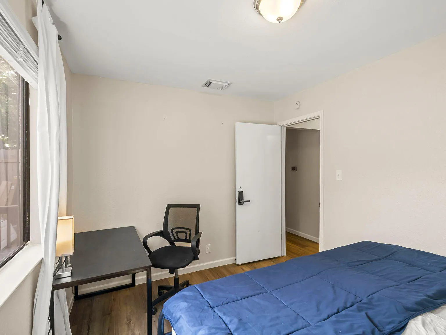 4 bed, 2.0 bath, 1200 sqft, $910 — Photo 2