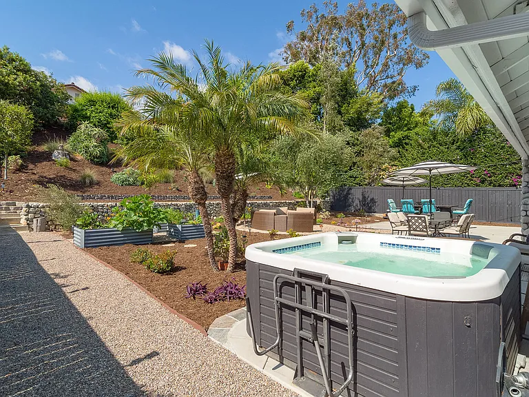 2618 Jacaranda Ave — Photo 8