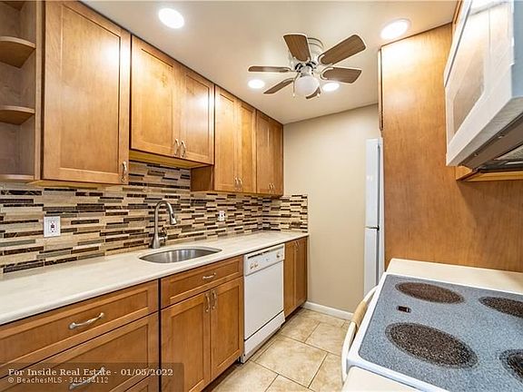 4th image of 2099 Newport S #2099