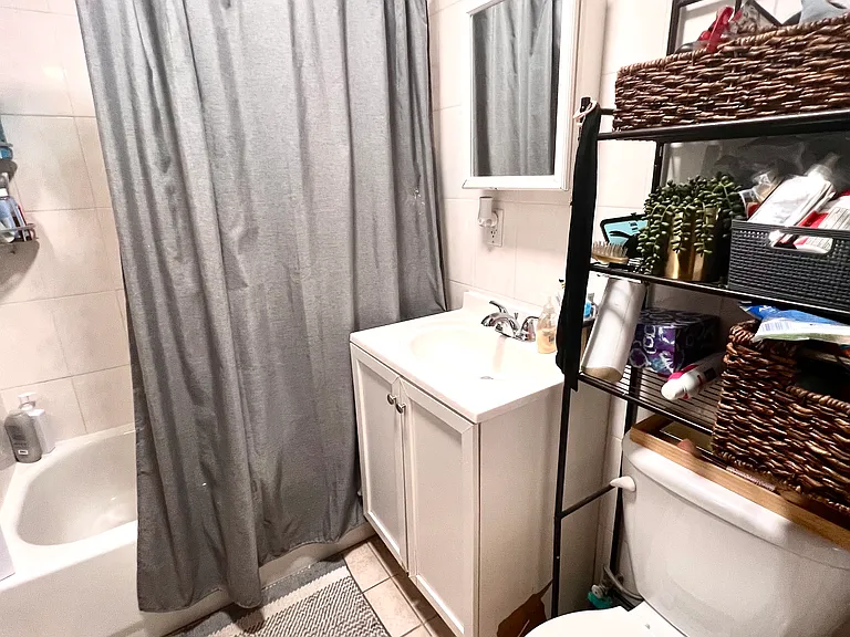 322 E 4th St #4R — Photo 5