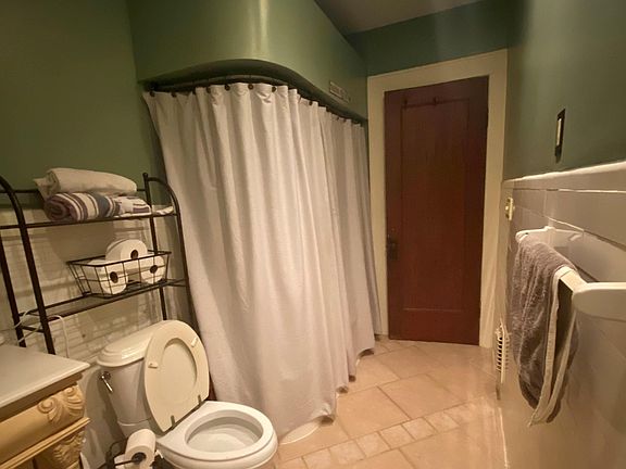 3rd image of 1380 Amherst St #4
