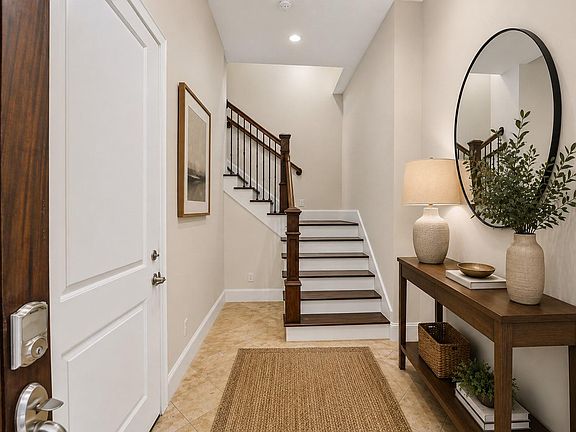 3rd image of 5526 Darling St #C