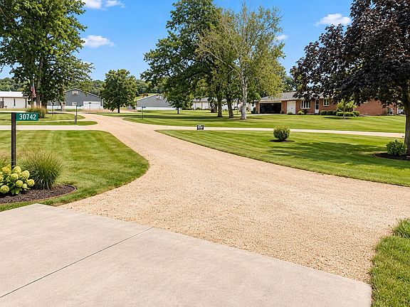 5th image of 30742 Oak Ln