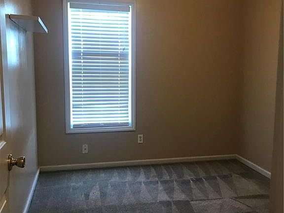 5th image of 498 Northwoods Dr