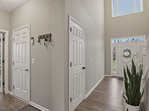 4th image of 32895 Rebecca Ln