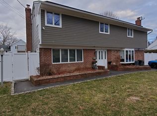 10 Byre Pl, Commack, NY 11725