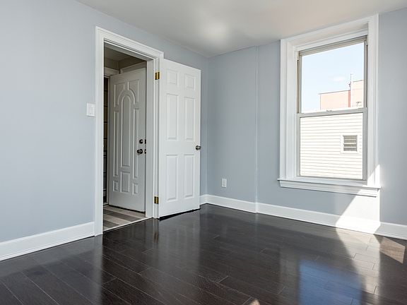 2nd image of 206 Calyer St #Pths2a