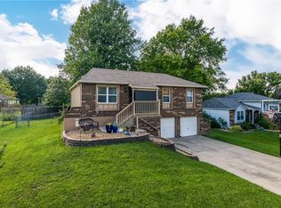 1105 NW Conway Ct, Blue Springs, MO 64015