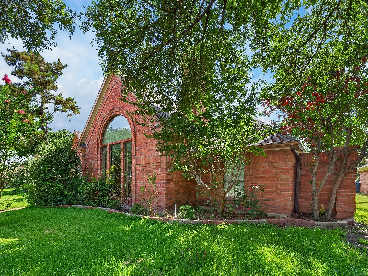 4 bed, 2623 sqft, $2,800 — Photo 2