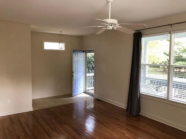 3 bed, 2.5 bath, 1632 sqft, $2,100 — Photo 3