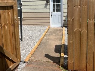 9133 Cedarpark Ln #B, Knoxville, TN 37923