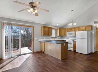 2020 SW 33rd St, Lincoln, NE 68522