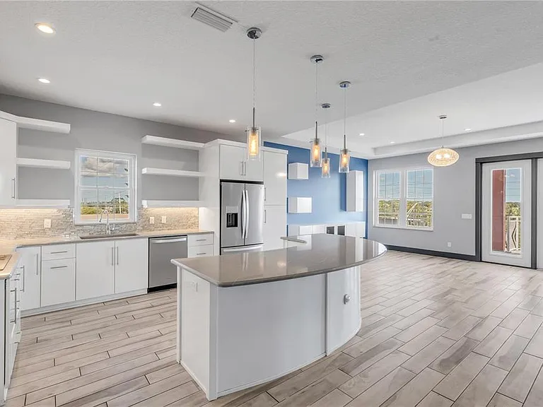 701 E 3rd Ave #PENTHOUSE — Photo 1