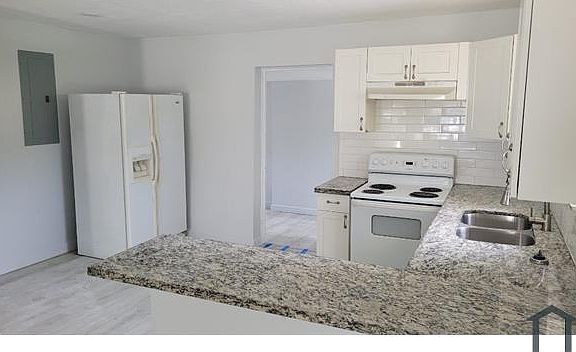 3rd image of 2200 NW 6th Pl