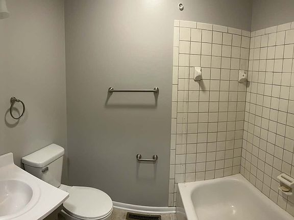 4th image of 109 W Clay St #109
