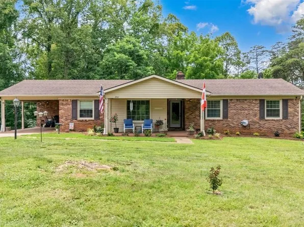 2921 Reed Creek Dr, Bassett, VA 24055