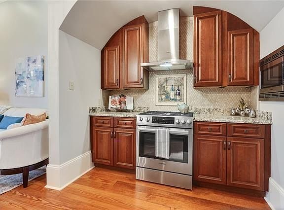 5th image of 1225 Bourbon St APT D