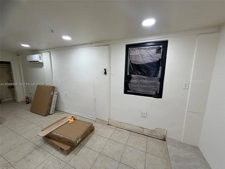 725 SW 1st Ave #1 — Photo 9